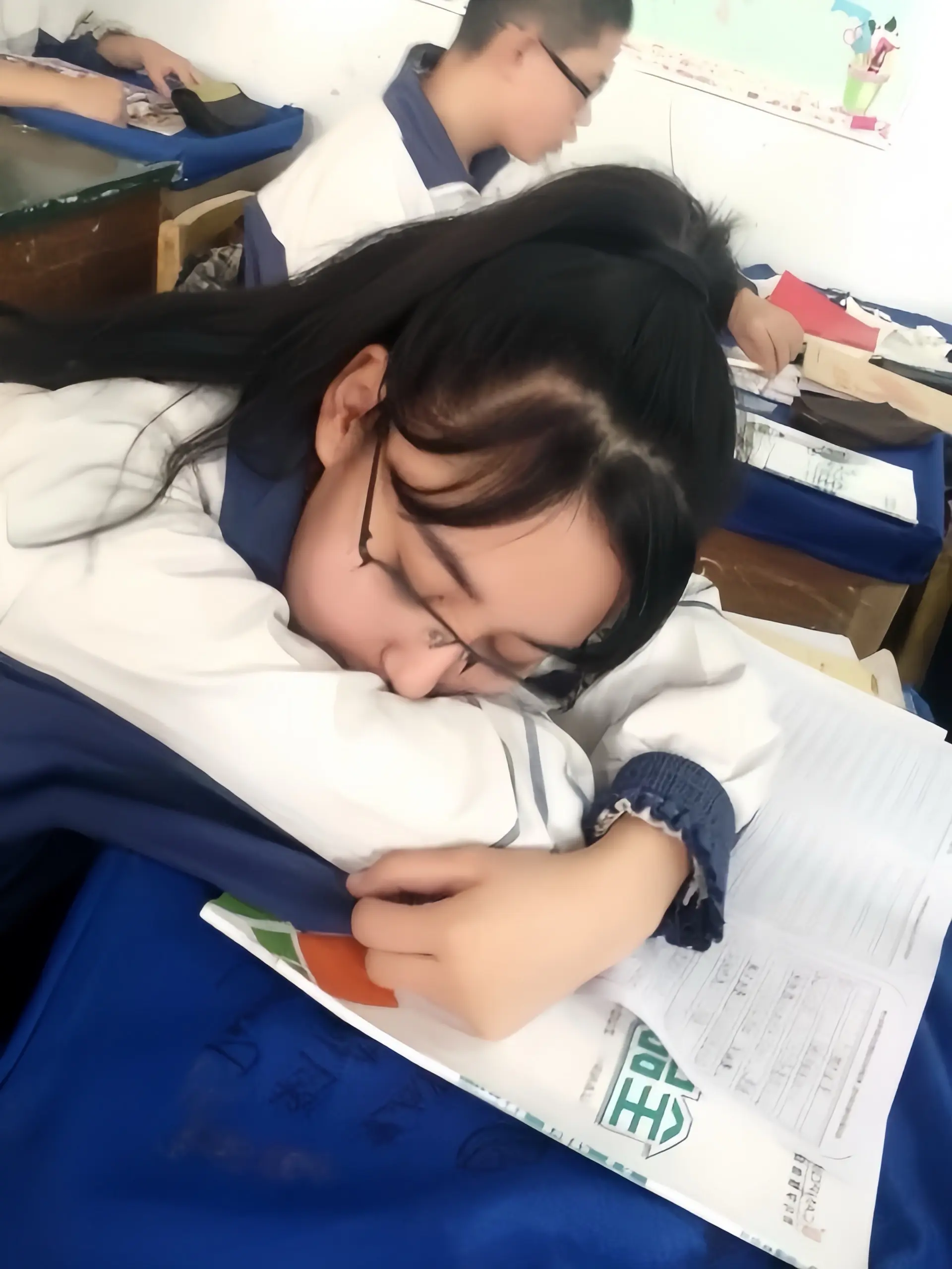 人不能总是活在回忆里。