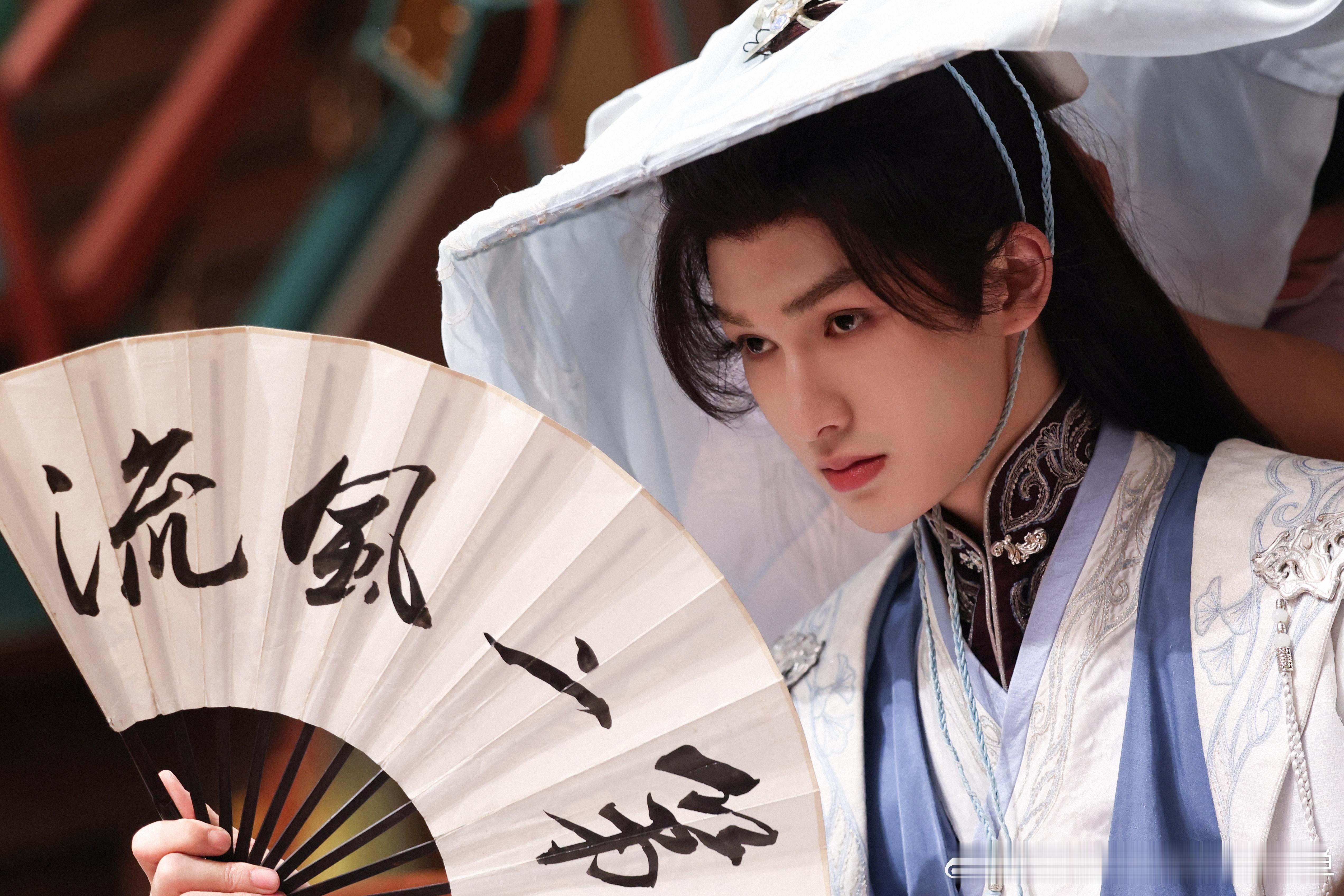 #朱正廷掀开头纱这一幕##谁懂朱正廷掀开面纱这一幕的含金量# 朱正廷揭开面纱的那