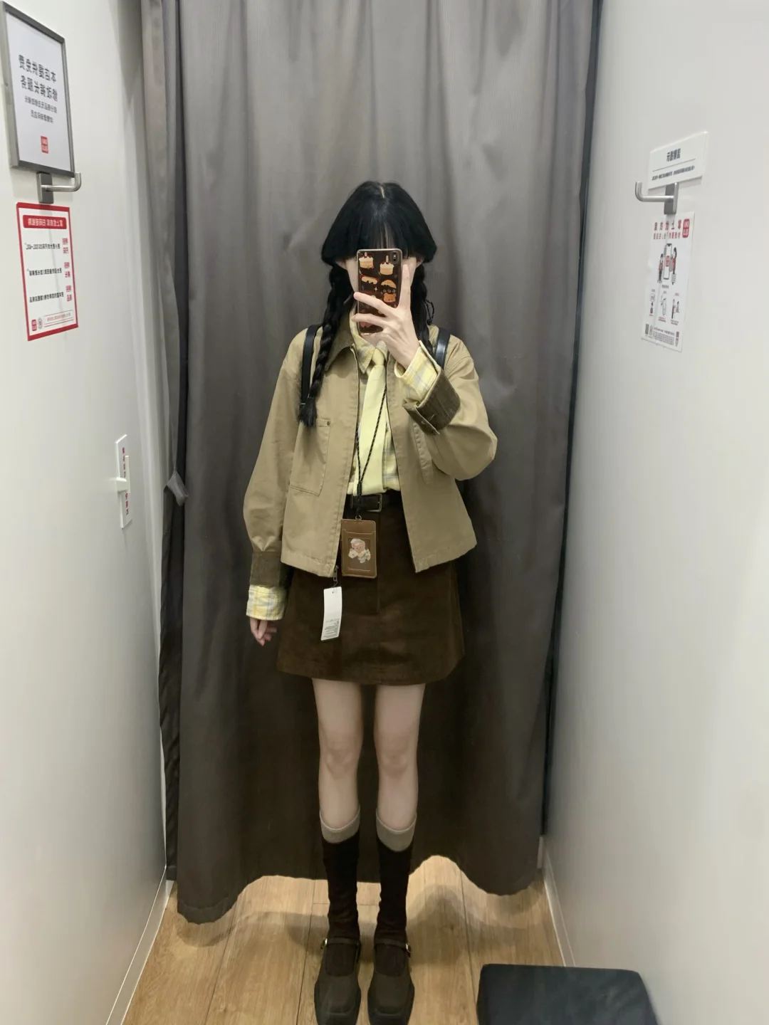 优衣库萌鸡黄小衫🐣+burberry外套🐻好乖好嫩好复古~