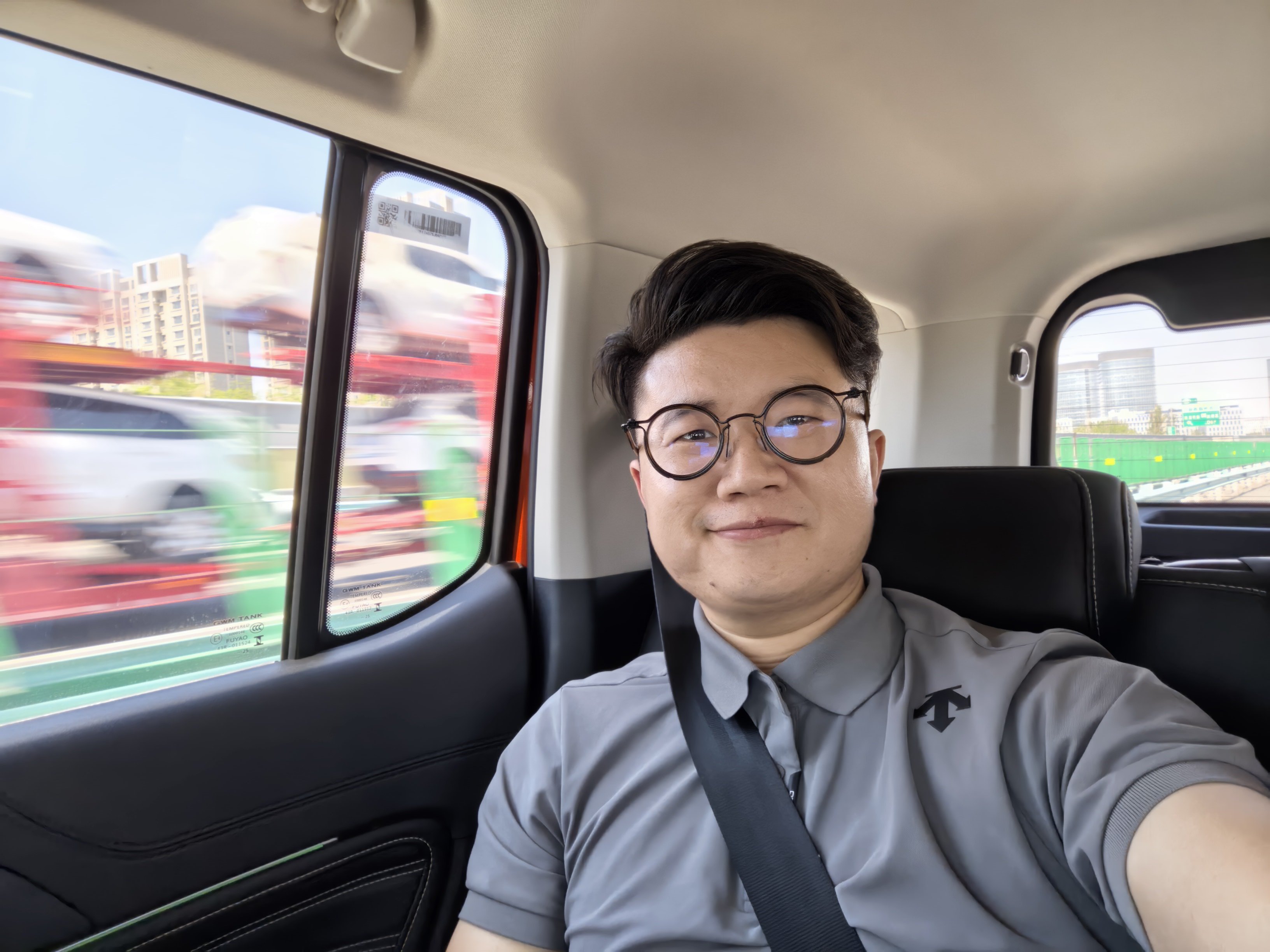 第一次开坦克的车，租了一台坦克 300，20 万硬派 suv 性价比还可以，大屏