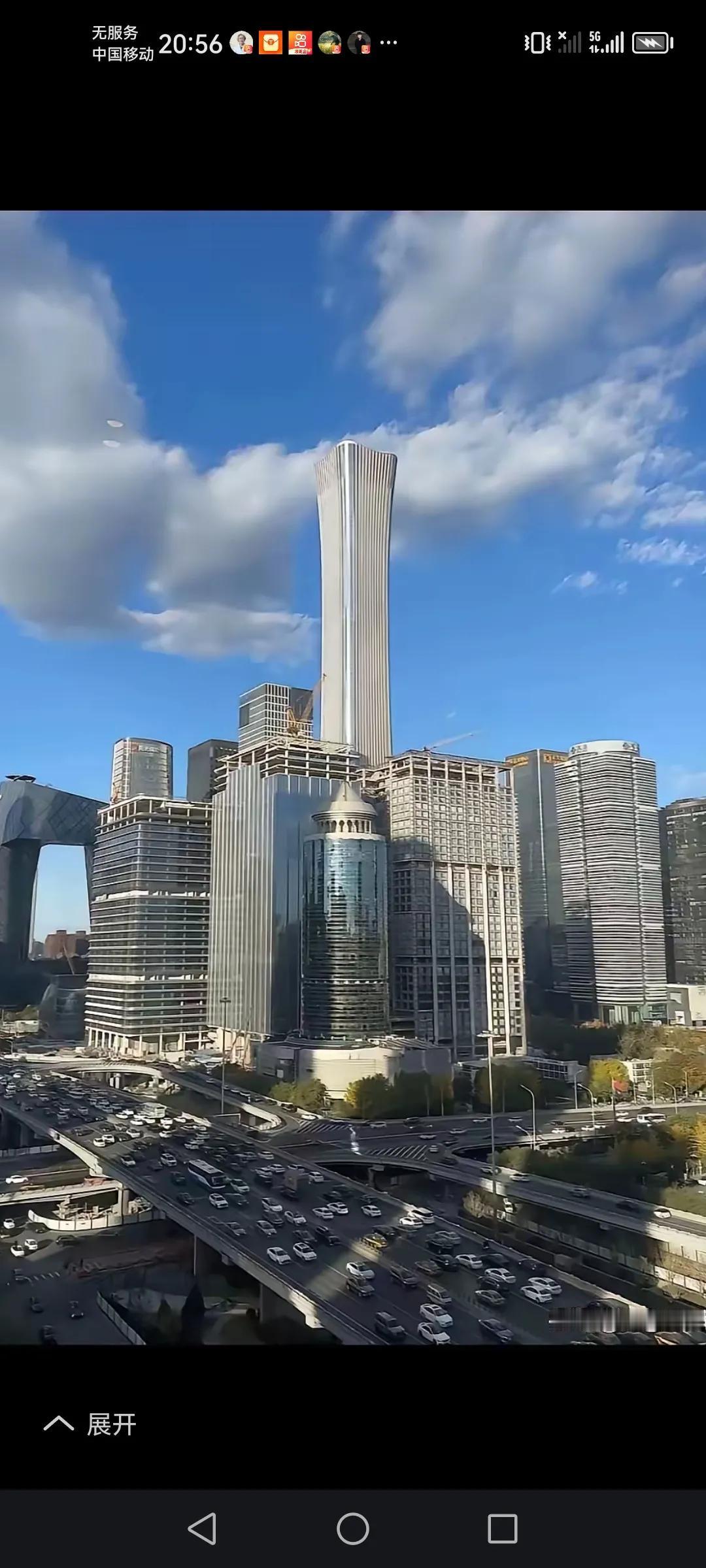 北京的这副画面，大家看了有什么想说的？
这个中间的一座中国尊这么兀秃，尤如月亮，