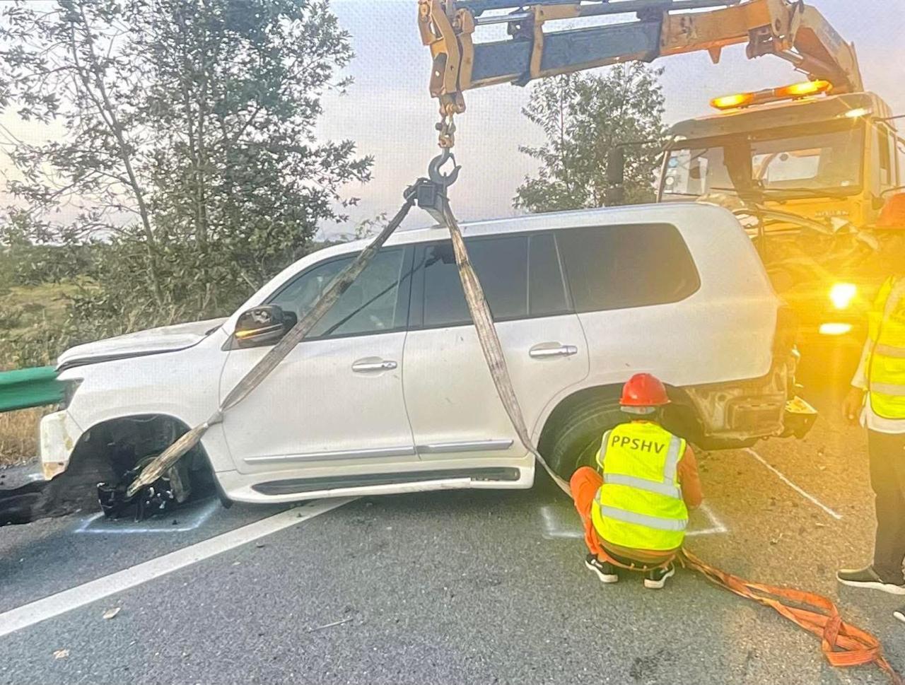 柬埔寨金港高速严重车祸！3名中国人惨死，一人整条腿扯断

1月24日凌晨5时12