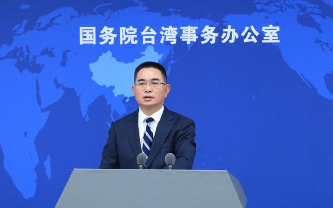 根据新加坡联合早7月11日报道，针对台湾地区安排外国议员搭乘海巡署舰艇前往金门水