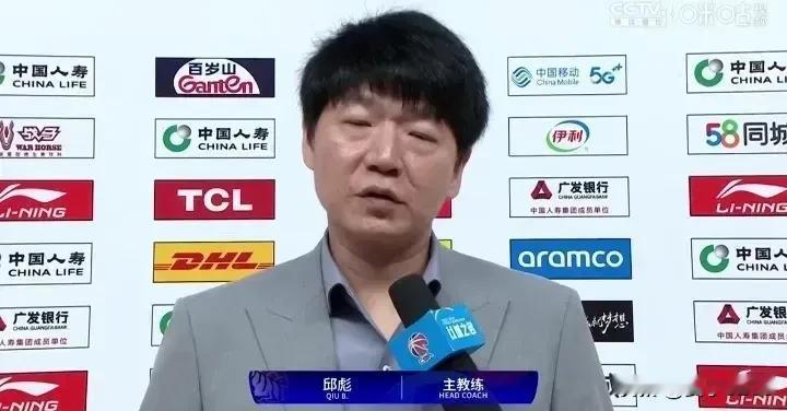 昨晚，深圳101-98战胜新疆！明明是新疆输了3分，为什么赛后他们的主帅邱彪说，