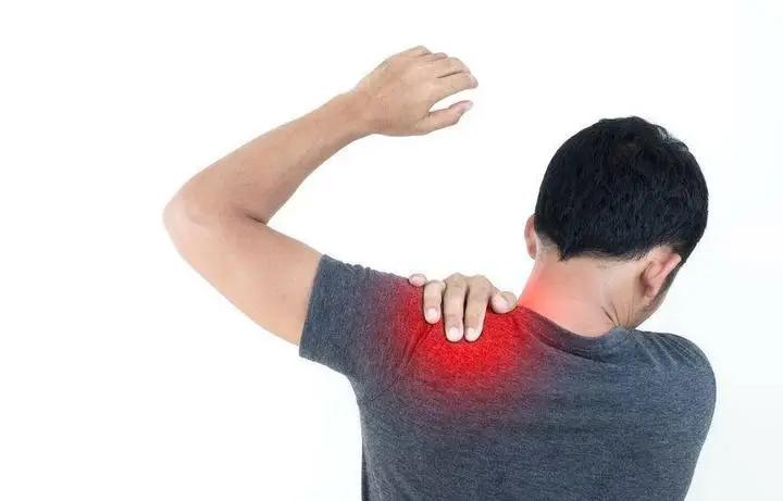 肩周炎到底怎么治？教你几个一学就会的小方法

“我简直不敢动啊，这肩膀疼得跟什么