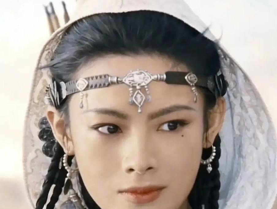 你敢信？2024古装剧疯了！
磨皮滤镜全砸了，女星带疤打拳炸翻全网
越剧演员陈丽