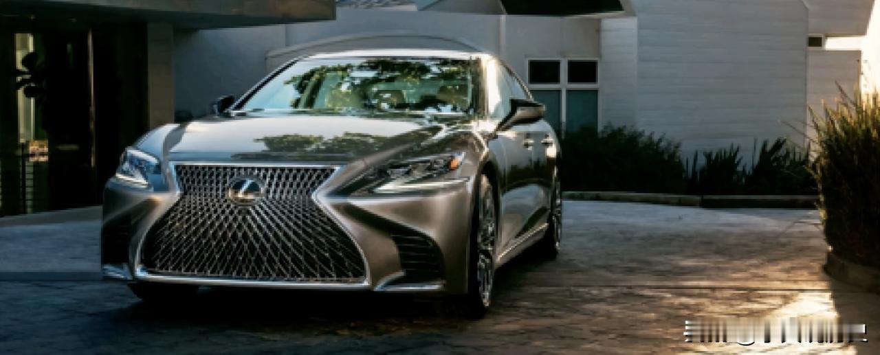 雷克萨斯LS350
雷克萨斯旗舰LS系列的入门产品LS350在本届车展上进行了全