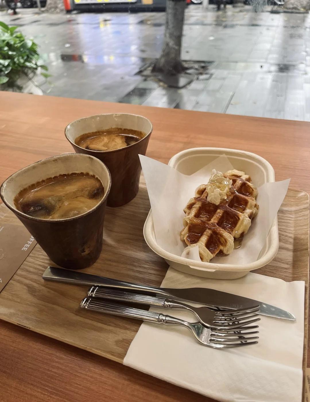 在广州一天一杯有多快乐☕️
借着拍视频的契机自由探店！（拍摄咖啡店素材真是花光我