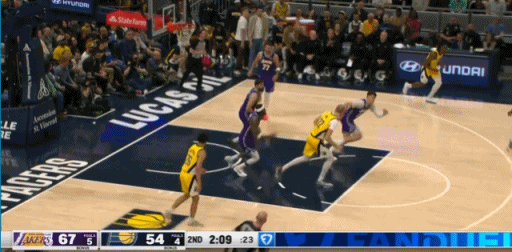 偷师韦德？詹姆斯这欧洲步太秀了！
在今天NBA常规赛湖人对阵步行者的第二节比赛中