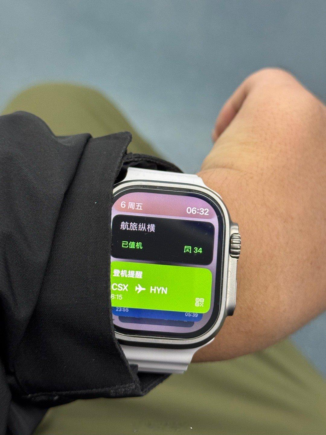 Apple Watch 的灵动小岛秀夫（实况）是真好用，手上提着东西坐飞机都不用