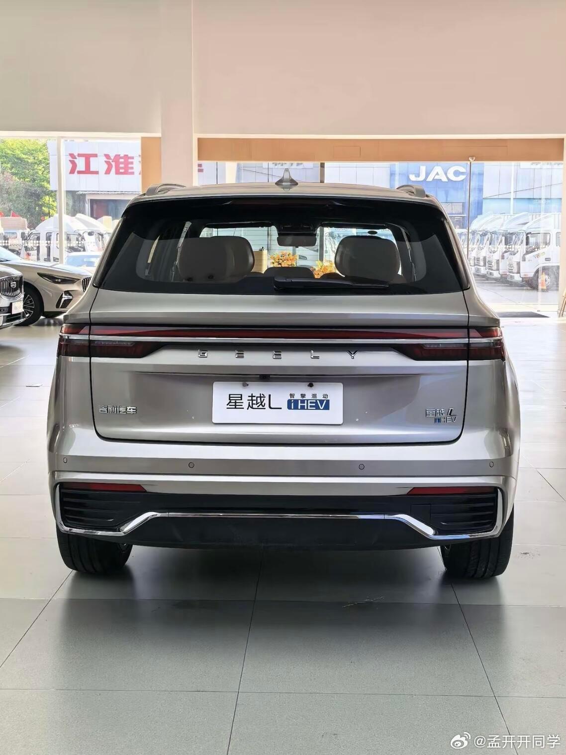 吉利星越L i-HEV，不用插电的混动SUV，主打省油省心，家用很实在👇👍 