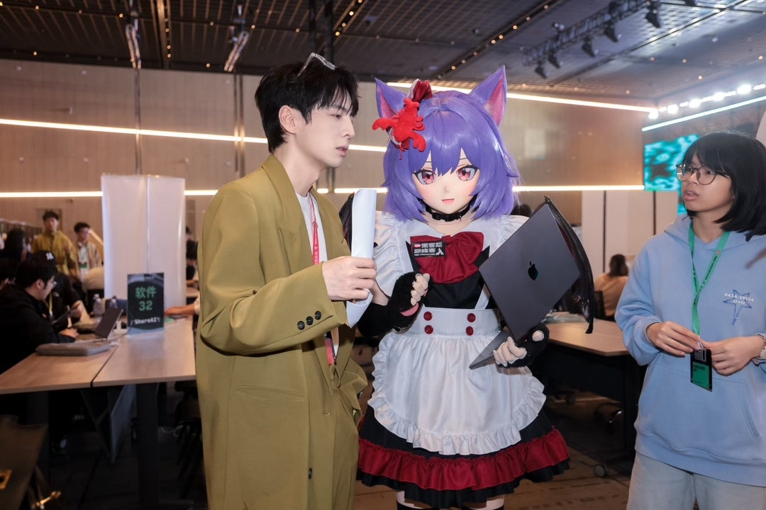 蒲熠星大赛现场重回十年前蒲熠星南大校草限定回归 蒲熠星点评选手时，十年前的感觉狠