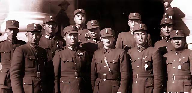 1947年，西风落叶，74师在战斗中全军覆没，副师长邱维达奉蒋之命，找回师长张灵