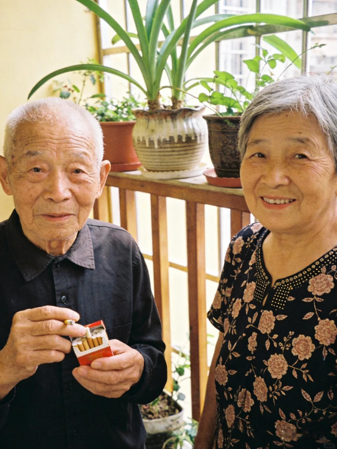 82岁老汉三段婚姻皆留遗憾，晚年再婚却被老伴揪着过往不放，看完醒悟
 

 
人