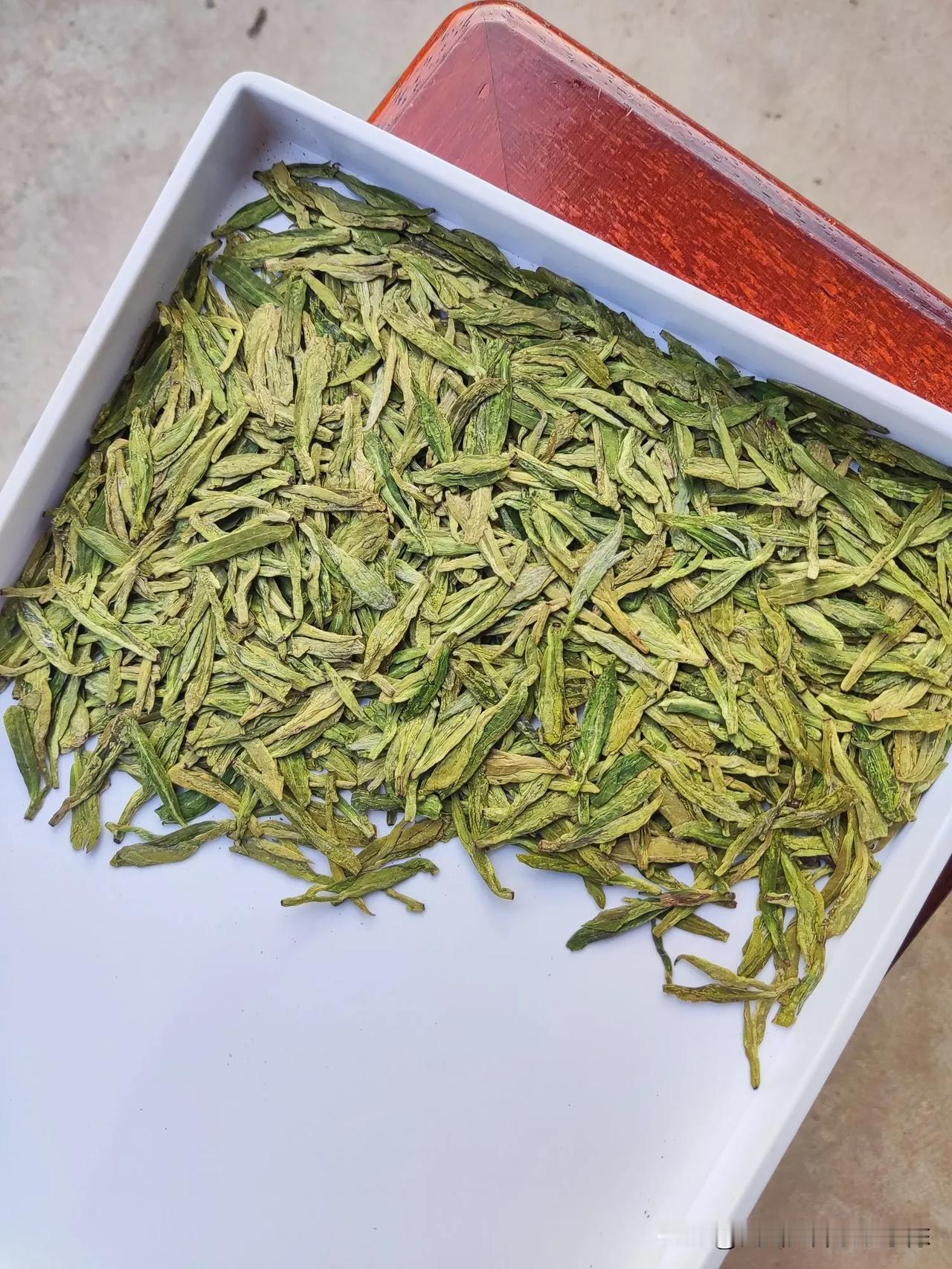 现在的茶友普遍喜欢喝口感浓一些并且耐泡的茶叶，而且很多人现在买茶叶也不讲究样子好