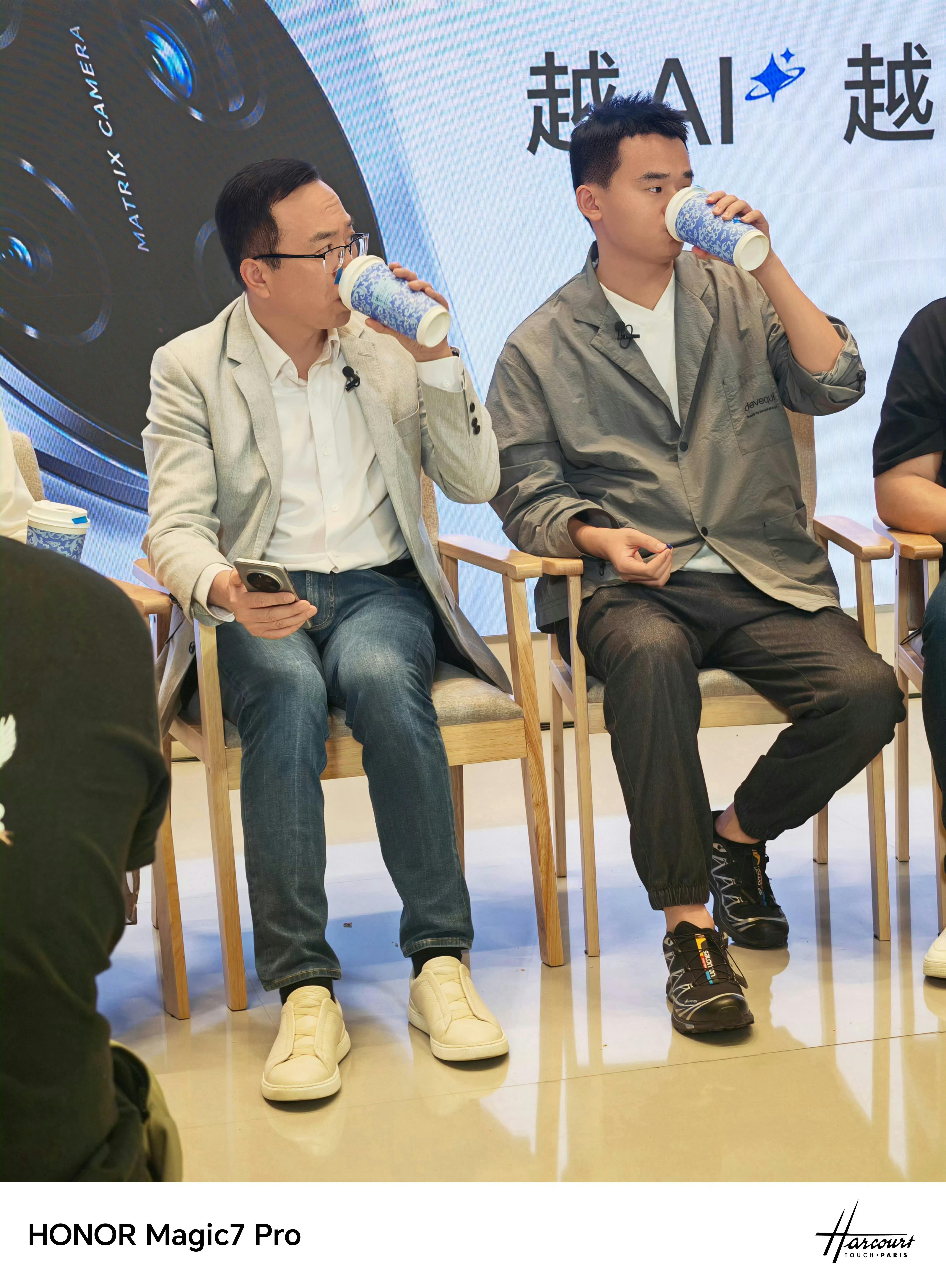 赵明出席北京车展，虽然离开了荣耀，但依然还在用荣耀，也要造车了嘛