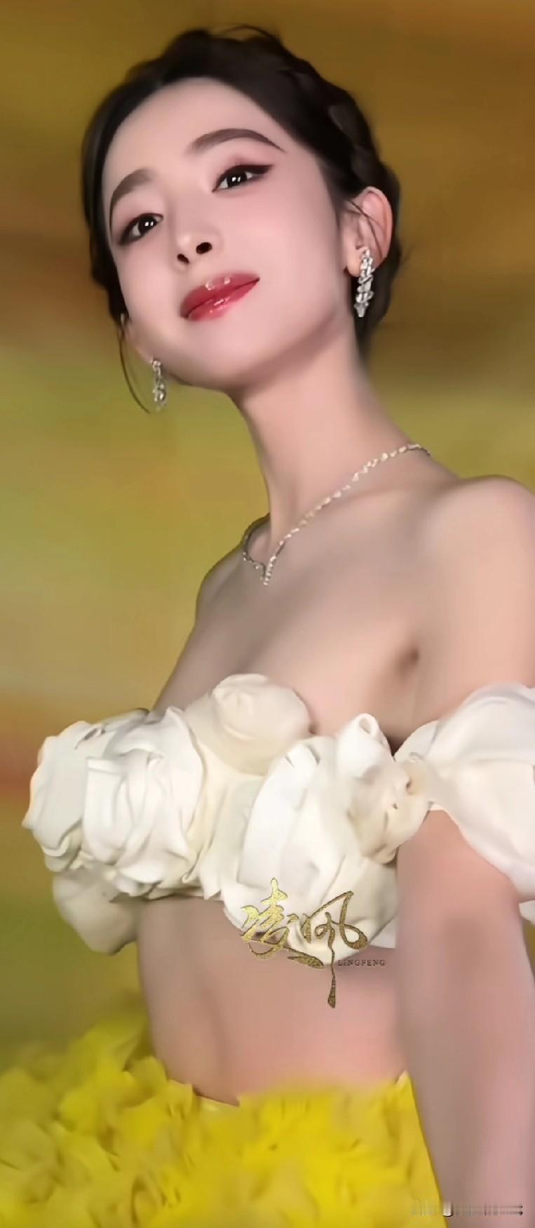 [看]借图打个招呼[看]男人的梦  优雅白玫瑰与亮丽黄裙的完美碰撞，尽显女性魅力