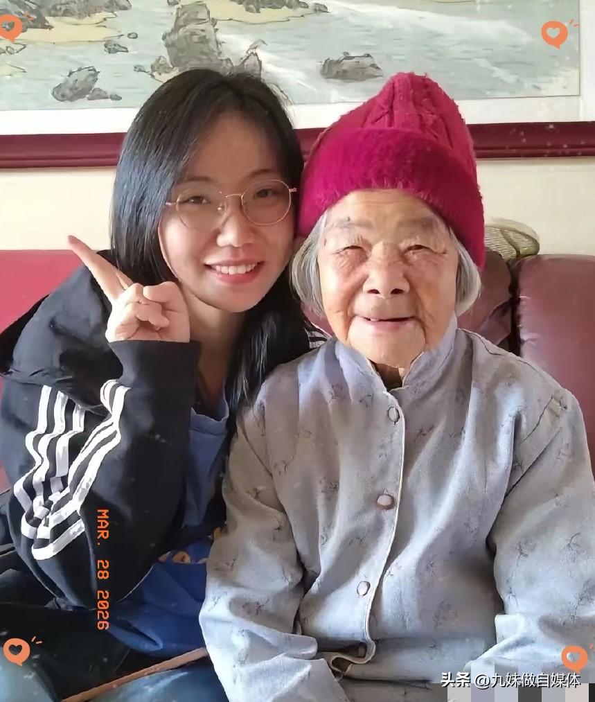 [微风]26岁姑娘为省钱，和上海68岁阿姨同住六年。后来阿姨患上老年痴呆，子女回