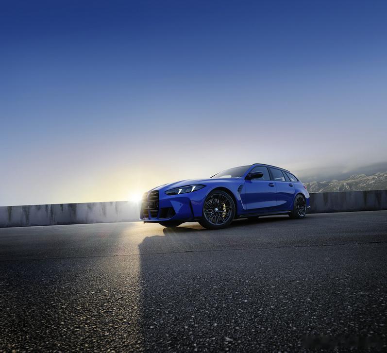 今天来成都天府赛车场参加BMW M 热血嘉年华见证宝马M 双王炸开启驾趣新世代！