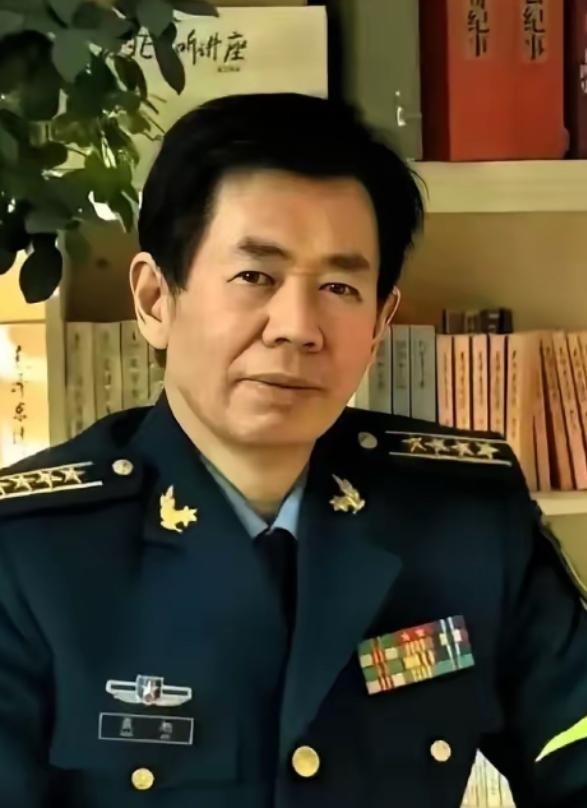 戴旭这话说的，真是一针见血，把那层窗户纸全给捅破了！天天喊着“大国重器”，航母下