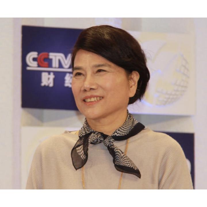 71岁的董明珠又被不少谣言缠上了！
从一个失去丈夫的单亲妈妈，
一步步打拼成带领