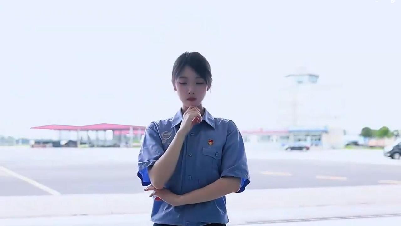 年轻一代上场后，现在宣传画风都变了，不过大家都喜欢。发现最帅的都上交国家外，军工
