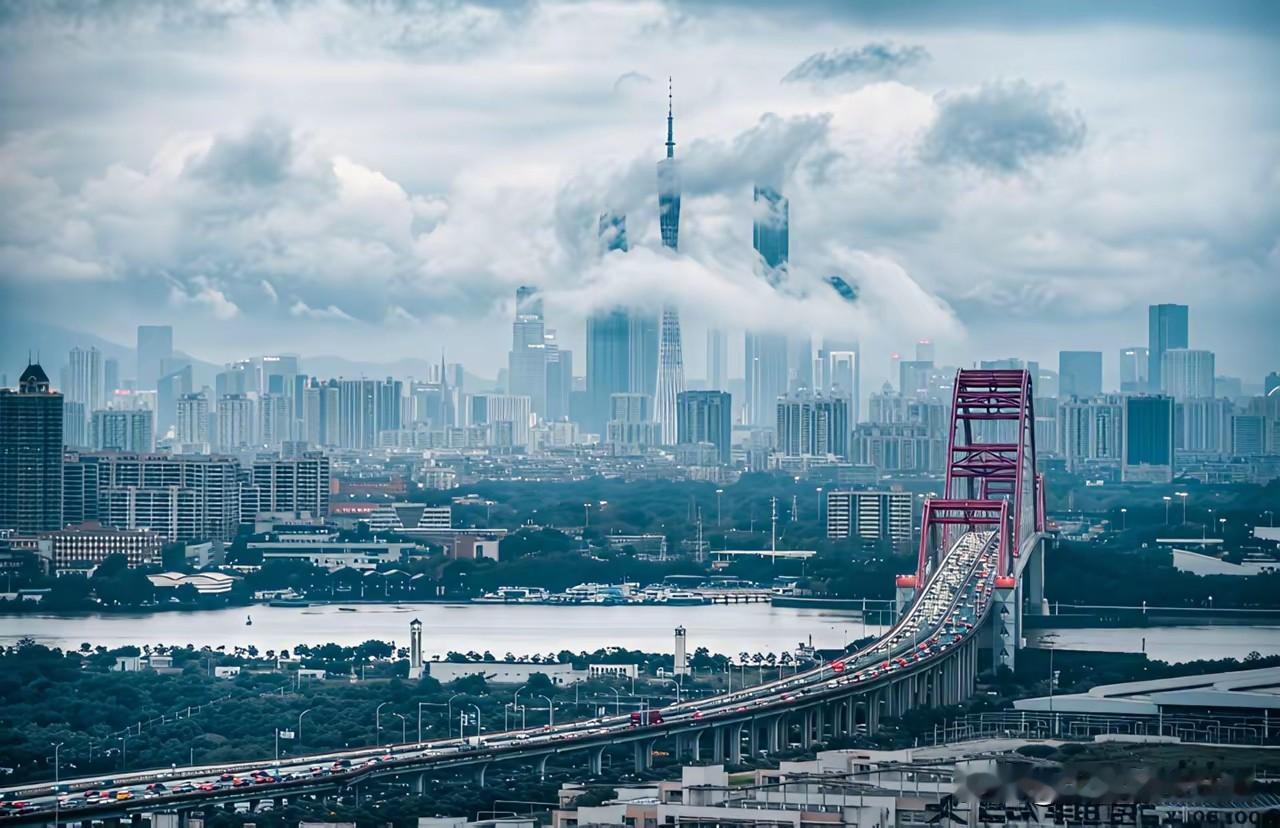 太震撼，第一次成功捕捉广州平流雾罕见景观。
可遇不可求的平流雾笼罩城市上空，镜头