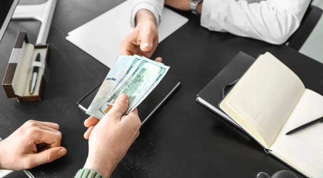 小扎开价14亿让他换个地方打工，库克连挽留尝试都没有