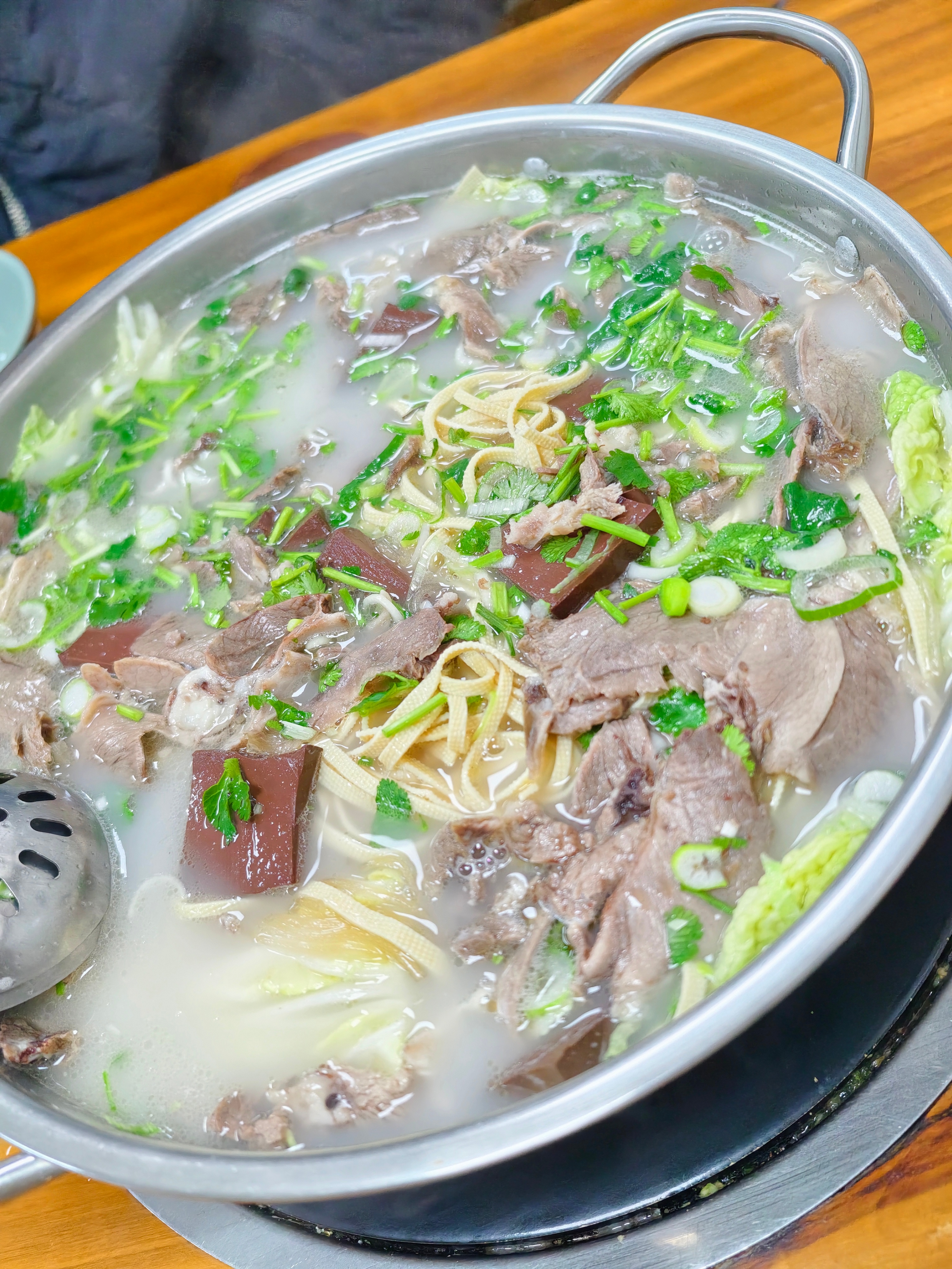 家长会上班主任让回家别凶孩子，别焦虑初中学习生涯才刚刚开始家长会