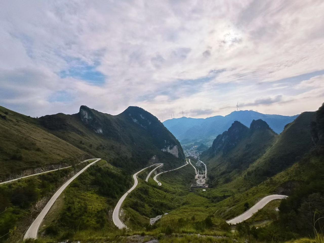 真羡慕广西人的朋友圈，随手一拍都是可以当壁纸的绝美风景。广西旅游风光 广西山水风