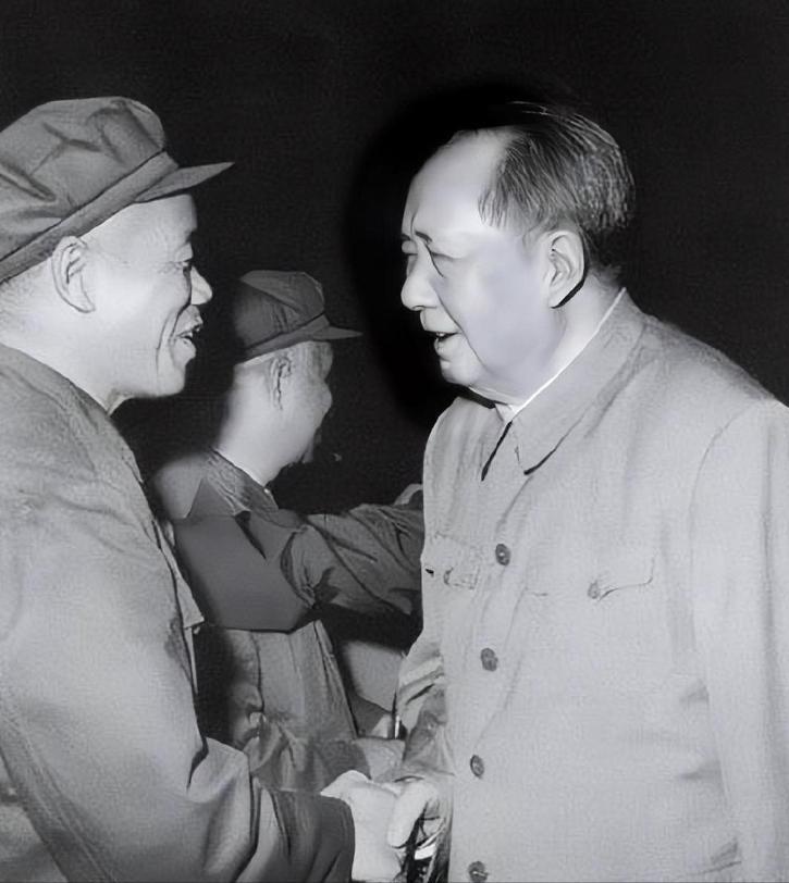 抗美援朝结束后，毛主席让韩先楚去福州军区当司令，他不去，毛主席震怒：“你去也得去