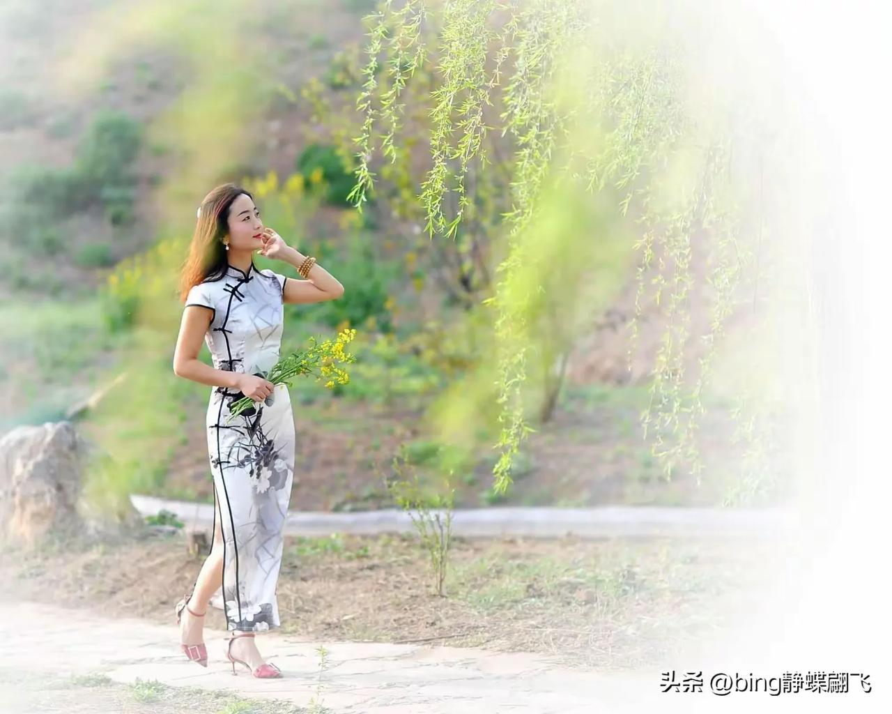 两个人交往是这样的：以真心换真心，虚情假意必会分。你若在乎我，我一定在乎你；你若