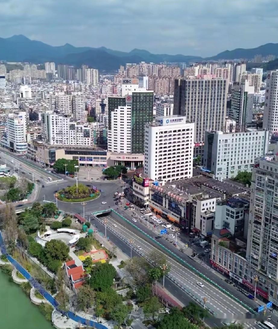 汕头，柳州，三明，这3个城市和3000亿干上了，一直在附近打圈
关注地方经济发展