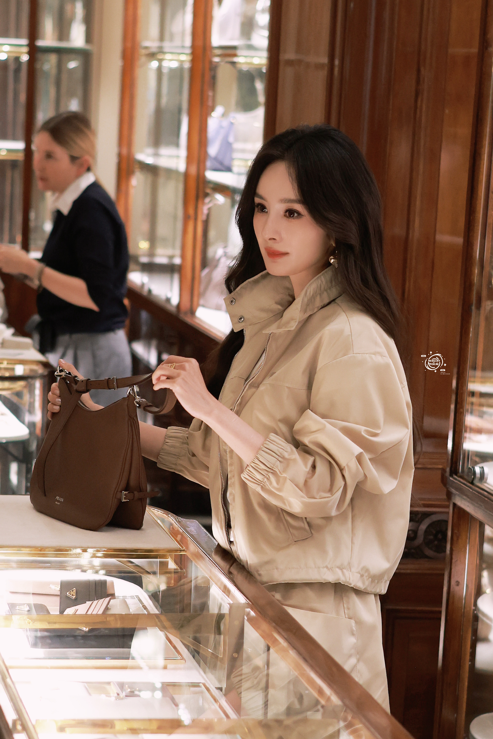 杨幂 00:00人生的路经历过，才知道有短有长；岁月，在无憾中微笑，才美丽；回过