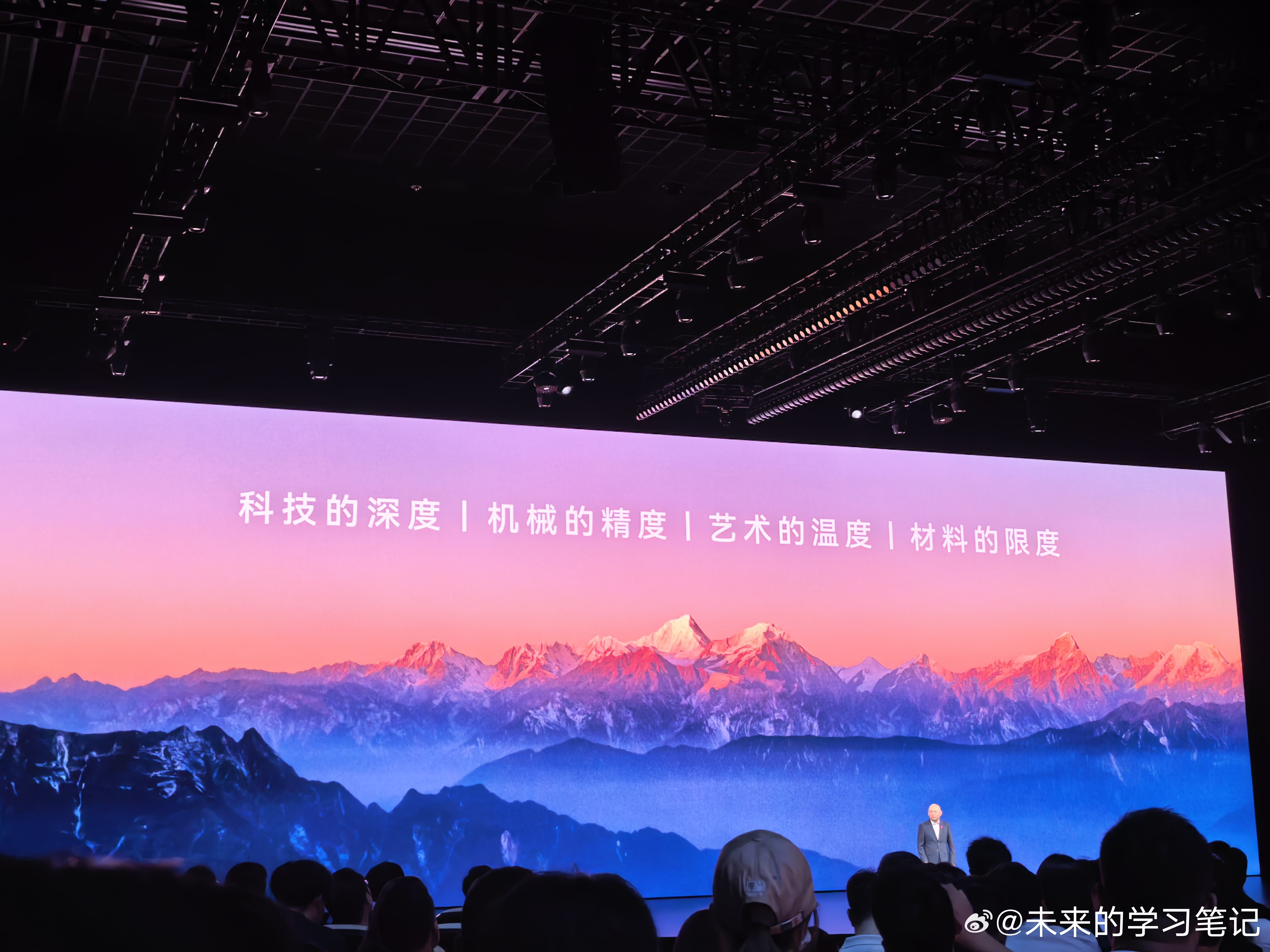 尊界典藏大观的定调，这就是我说的第一个看点余承东发布尊界s800超高端系列