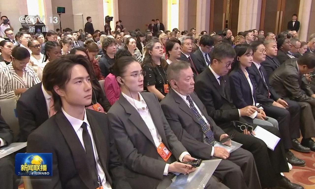 王一博出席全球文明对话部长级会议，据现场人反馈说开会期间，近四个小时时间里，王一