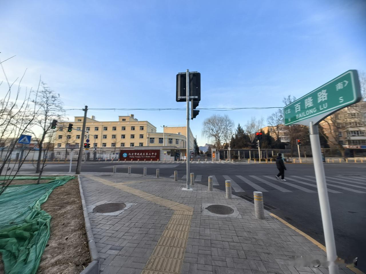 腊月二十八，延庆第二中学门口