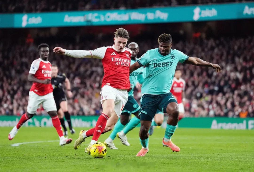 哲凯赖什上半场只有5次触球，1次成功传球，均是全场最低。全场我记得也只有15次触