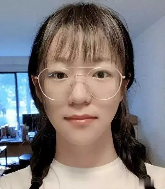 国科大一名硕士生，季某某因在境外社交媒体上发表不当言论称侵华日军为英雄，而被学校