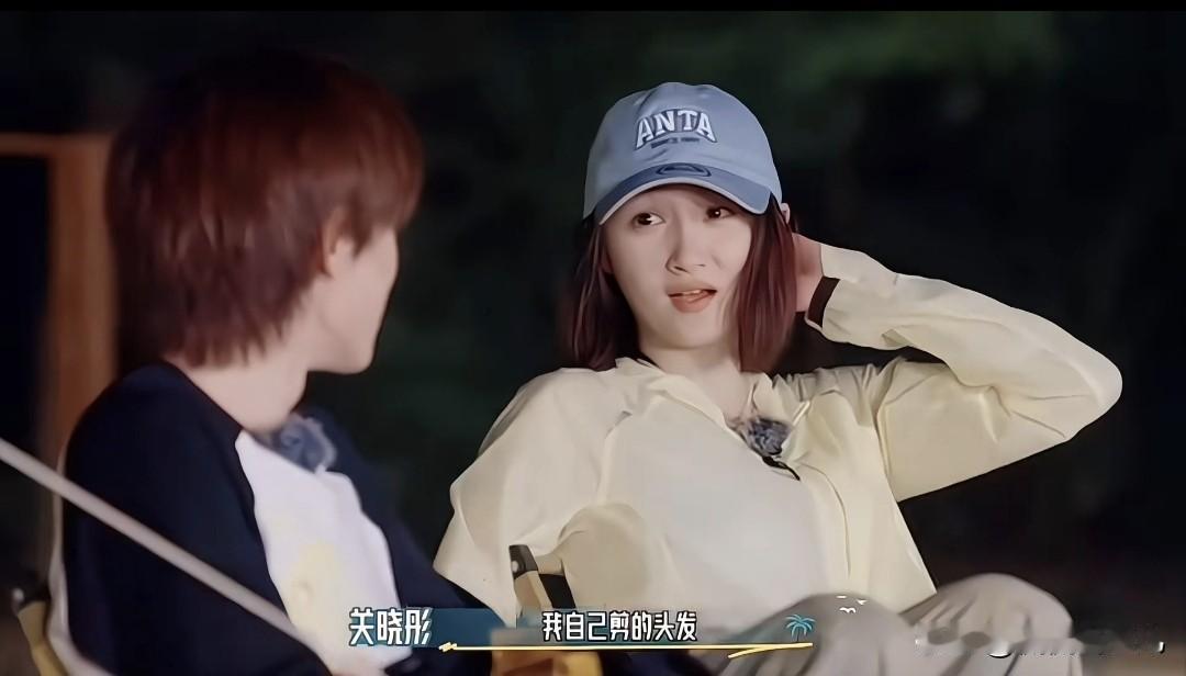 结发象征夫妻同心，“断发”则意味着一刀两断。很多女孩通过断发告别过去，关晓彤也不