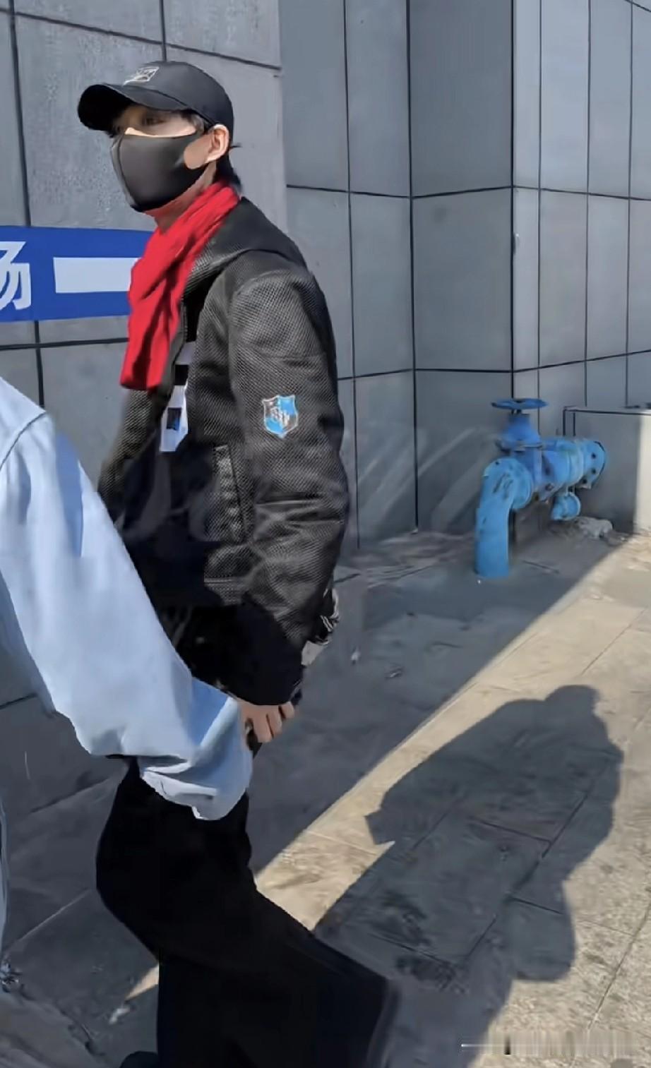 我欣赏柯淳，就像当初喜欢于适、邓超一样。

他们都很接地气，和粉丝的互动都很和善