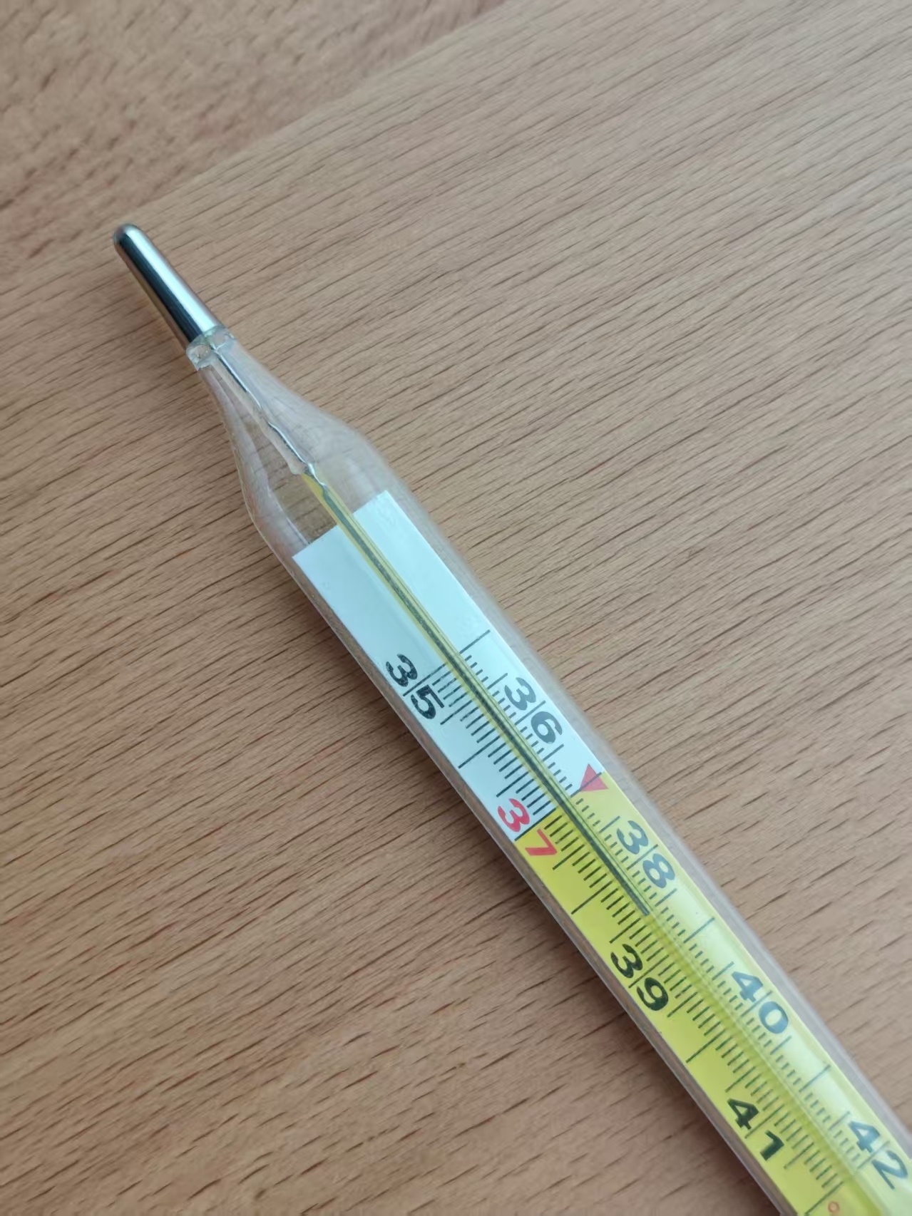 应该是有点儿急性肠胃炎，发烧加腹泻，太酸爽了