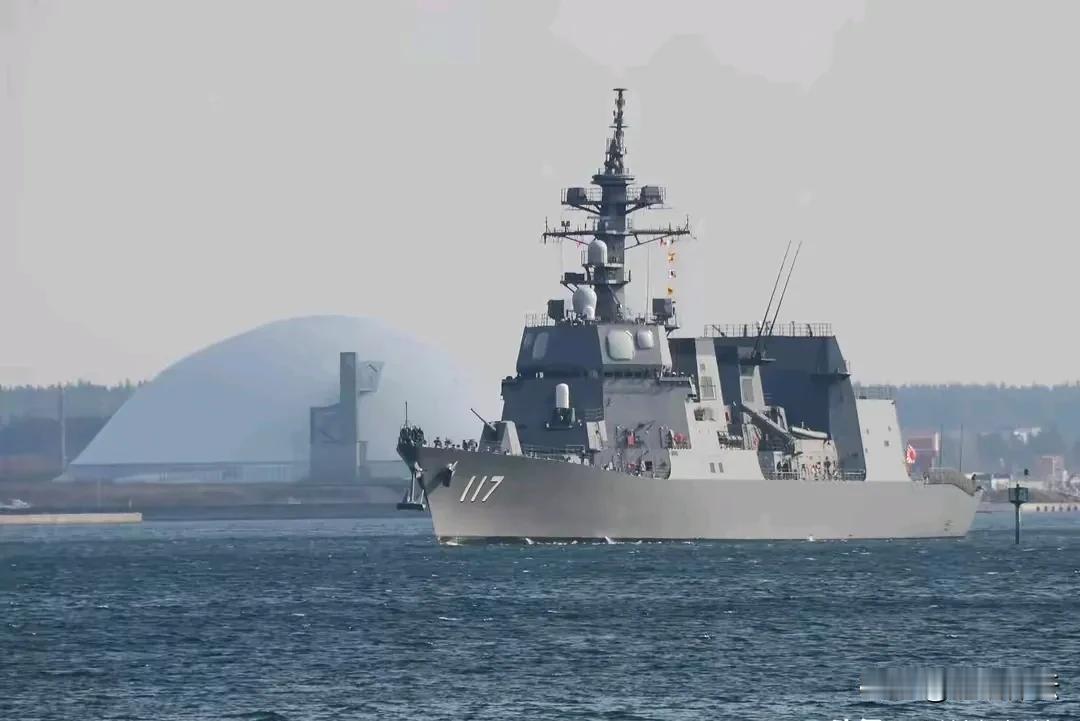 中国海军依法驱离闯入我领海的日本非法驱逐舰 

7月初，日本海上自卫队一艘叫作