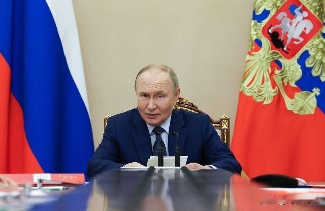 京限令11月拿下红军城，俄军已控70%区域并完成分割包围。这场耗时超一年的苦战，