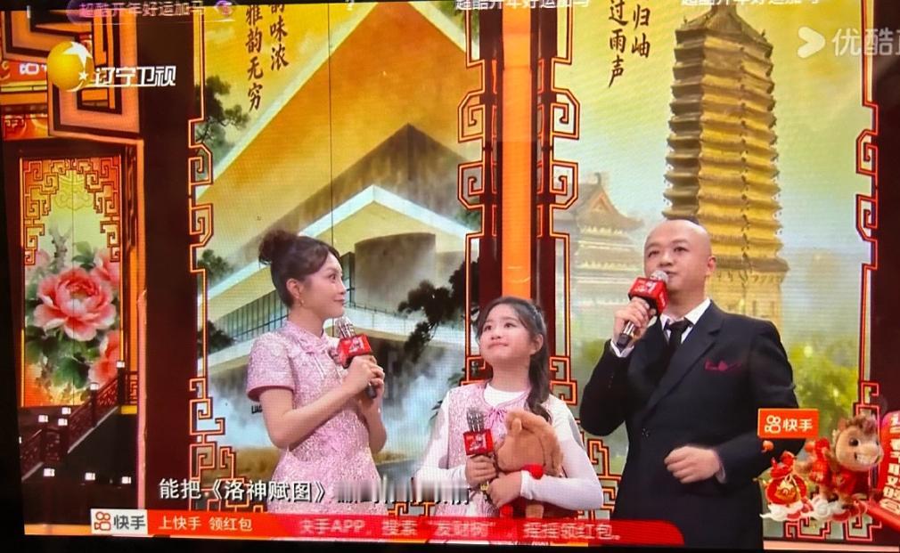 看辽宁卫视春晚，真是尴尬到家了。

尤其是包贝尔一家这种“仰望星空式”的演出，对