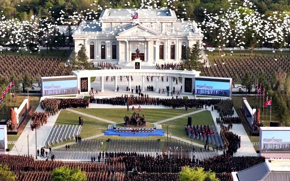 朝鲜海外作战功勋纪念馆竣工，金正恩及俄罗斯议长、防长出席典礼。 ​​​