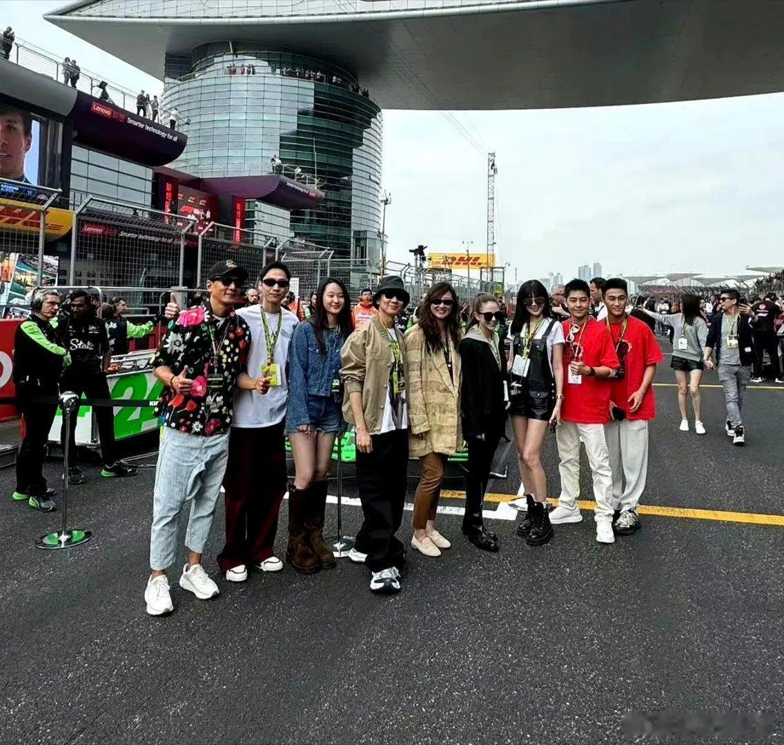 #林志颖林俊杰吴彦祖昆凌齐聚上海F1#今日，F1赛场众多艺人惊艳亮相！除了林志颖