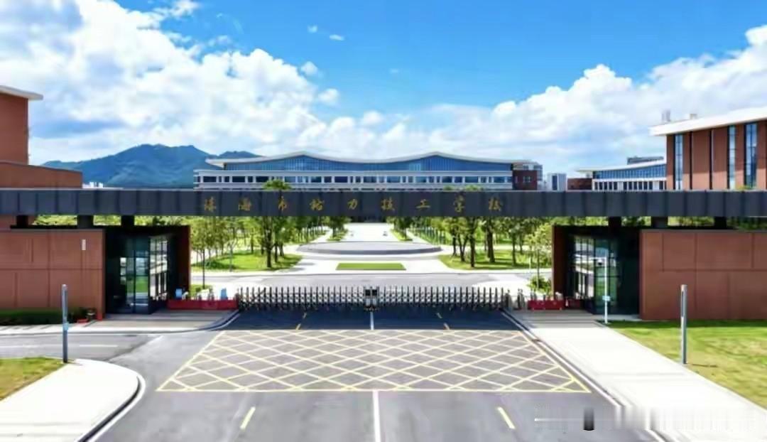 格力技校出圈了，在为“唯学历论”的当今社会，它却脱颖而出。300个名额，8000