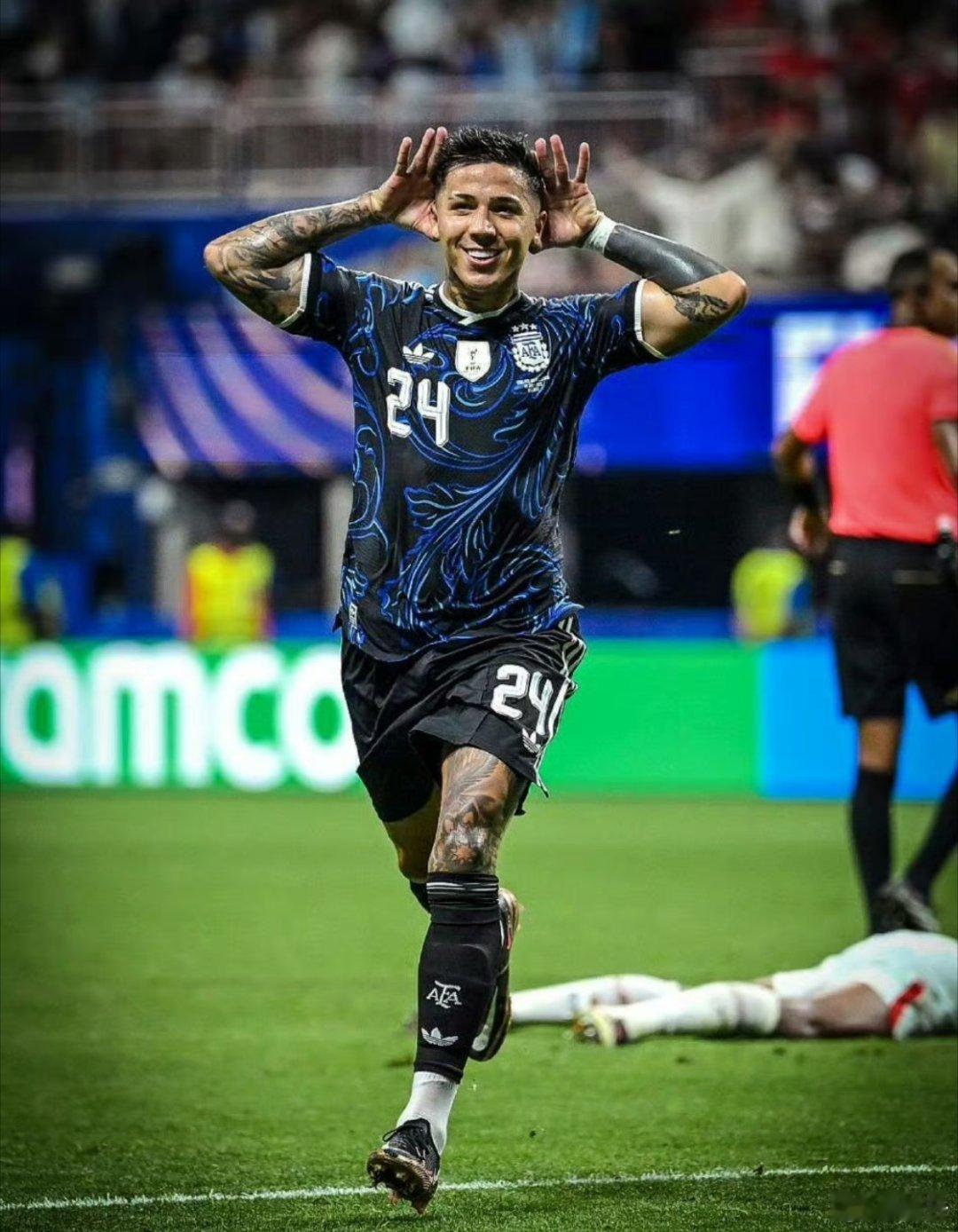 英格兰vs阿根廷英格兰🏴󠁧󠁢󠁥󠁮󠁧󠁿咎由自取……阿根廷🇦🇷真的