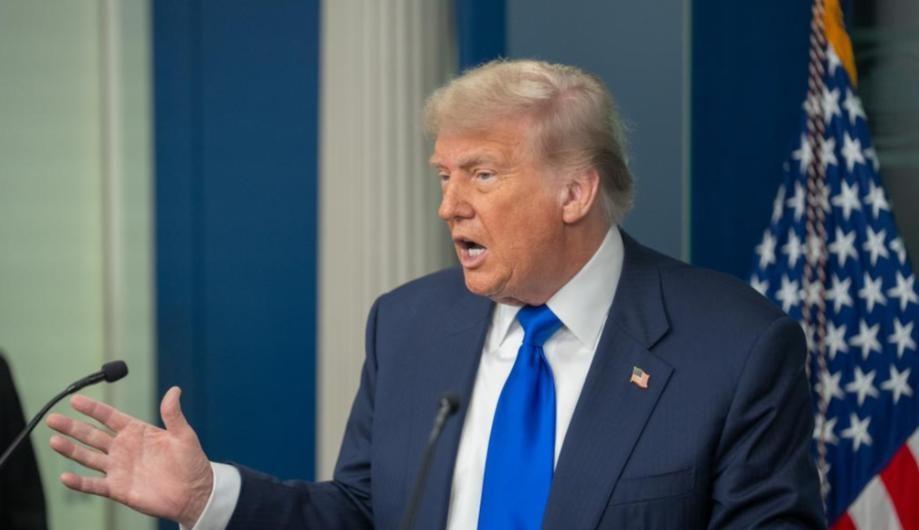 不装了，特朗普准备发动战争，六国被列入名单，各大势力选边站
当地时间12月22日